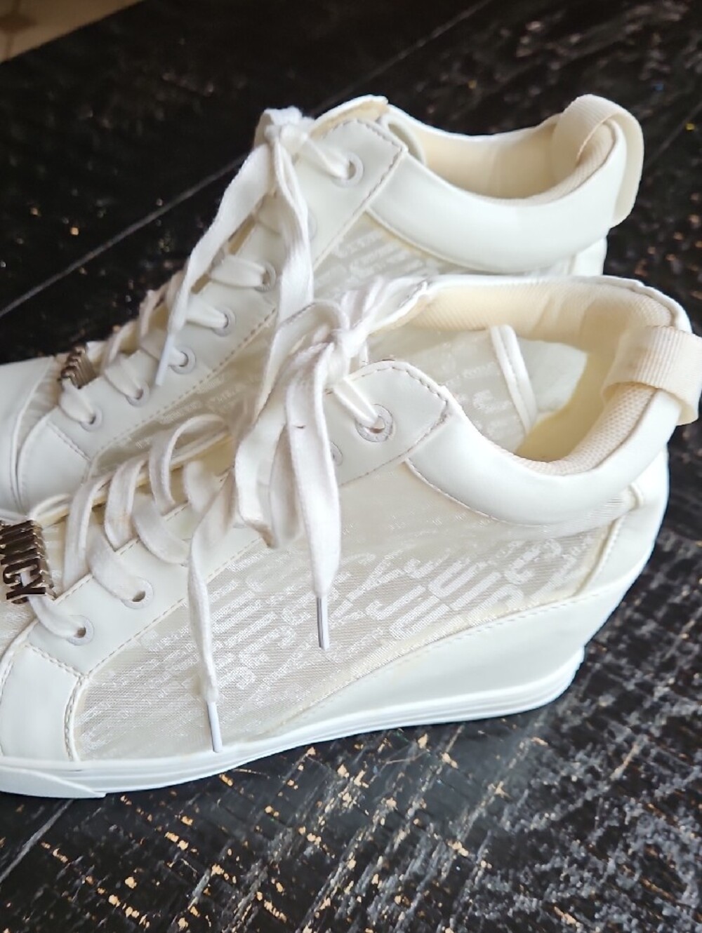 Juicy Couture JORGIA White High-Top Wedge Sneakers with Gold Logo Charm Size 9.5